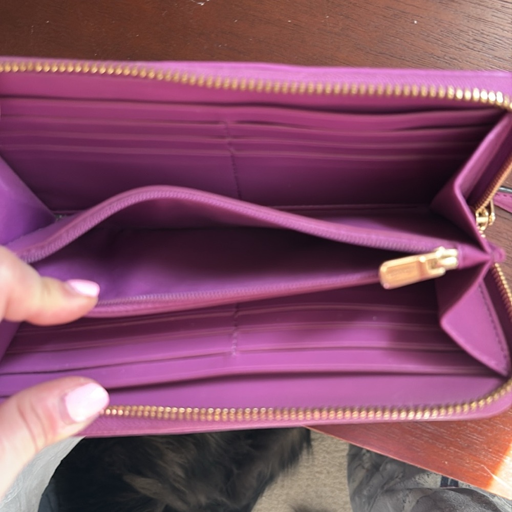 EUC coach 3 compartment zip around wallet - Picture 2 of 3
